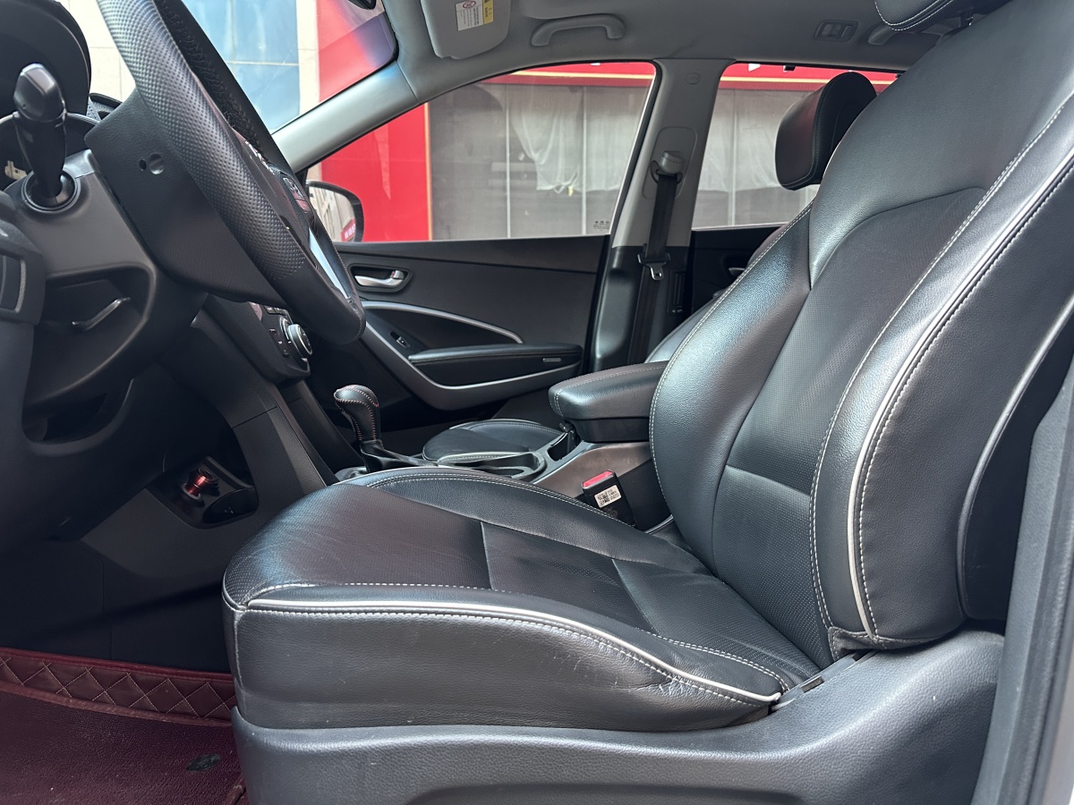 Hyundai Santa Fe 2018 car image #13