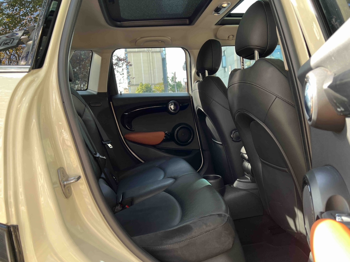 BMW 2019 car image #13