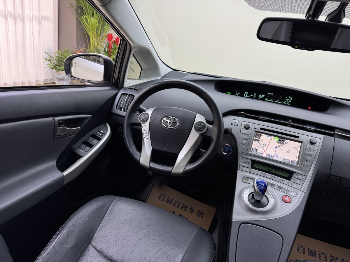 Toyota Prius 2014 immagine di auto #13