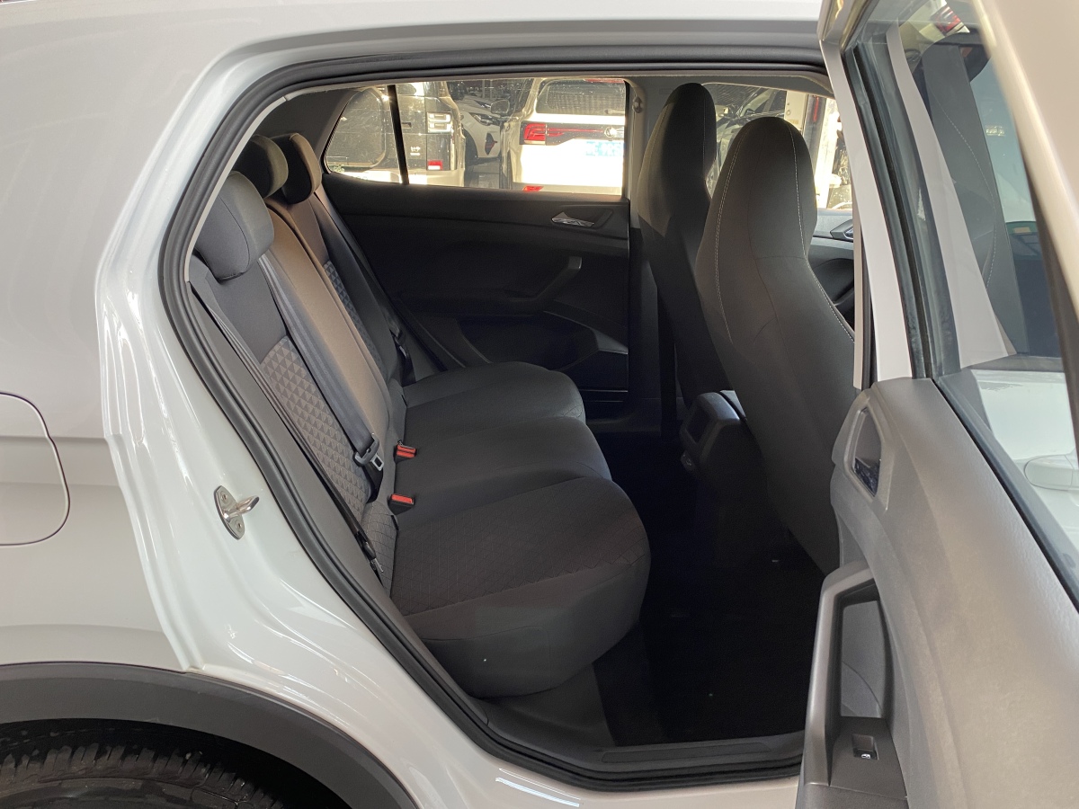 Volkswagen T-Cross 2023 #13 Volkswagen T-Cross 2023 car image #13