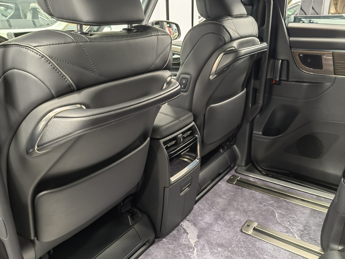 Toyota Alphard 2024 car image #13