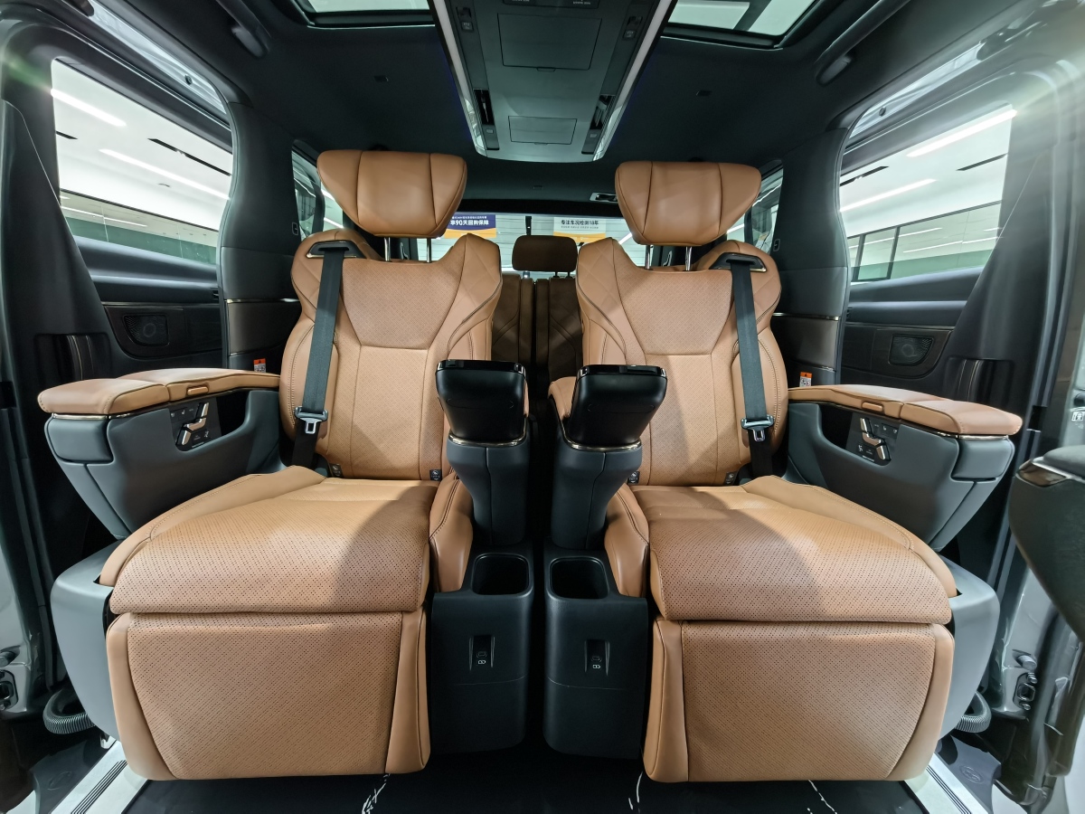 Toyota Vellfire 2024 car image #13