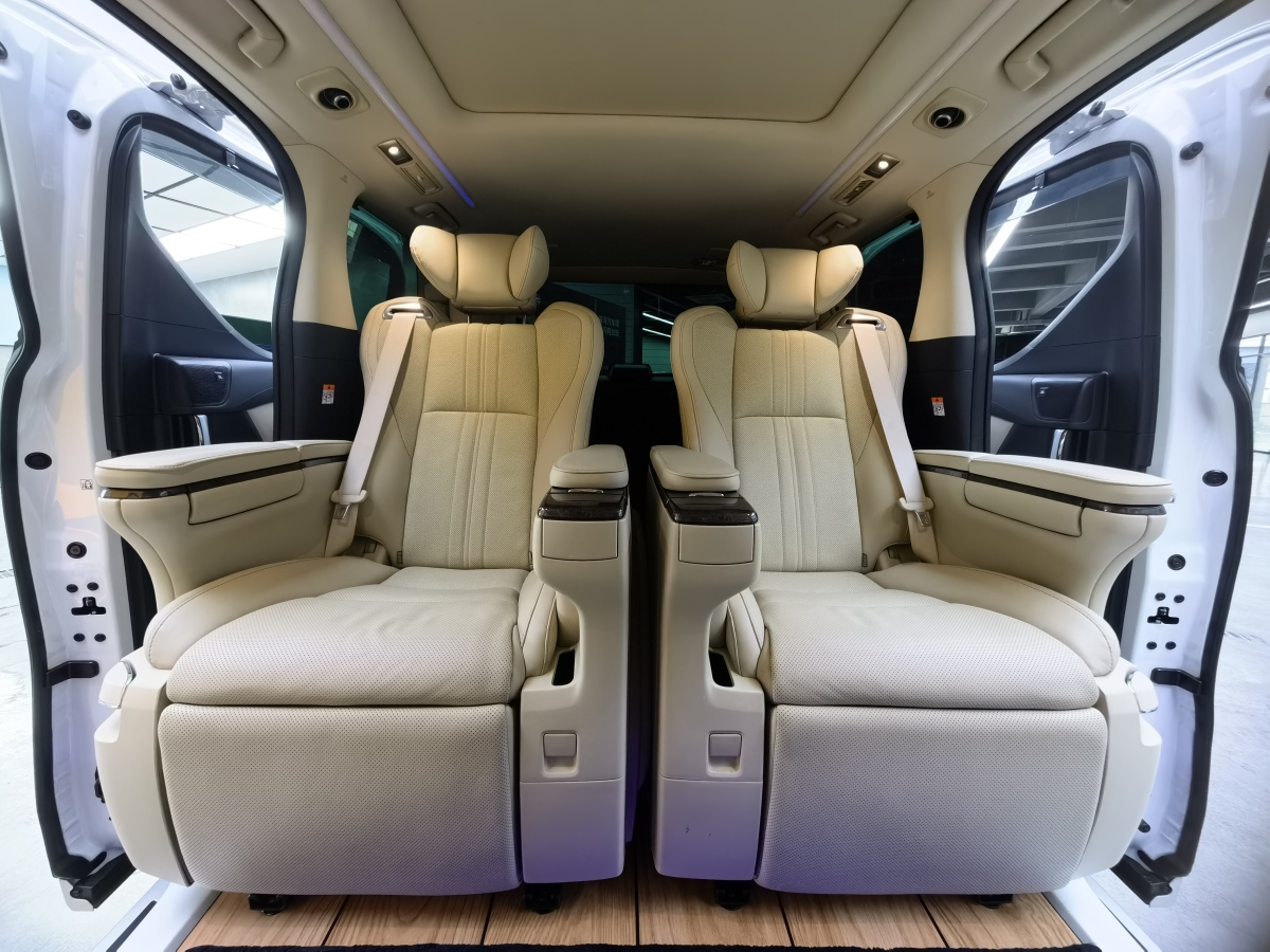 Toyota Vellfire 2023 car image #13
