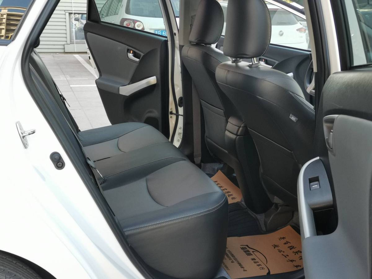 Toyota Prius 2015 car image #13