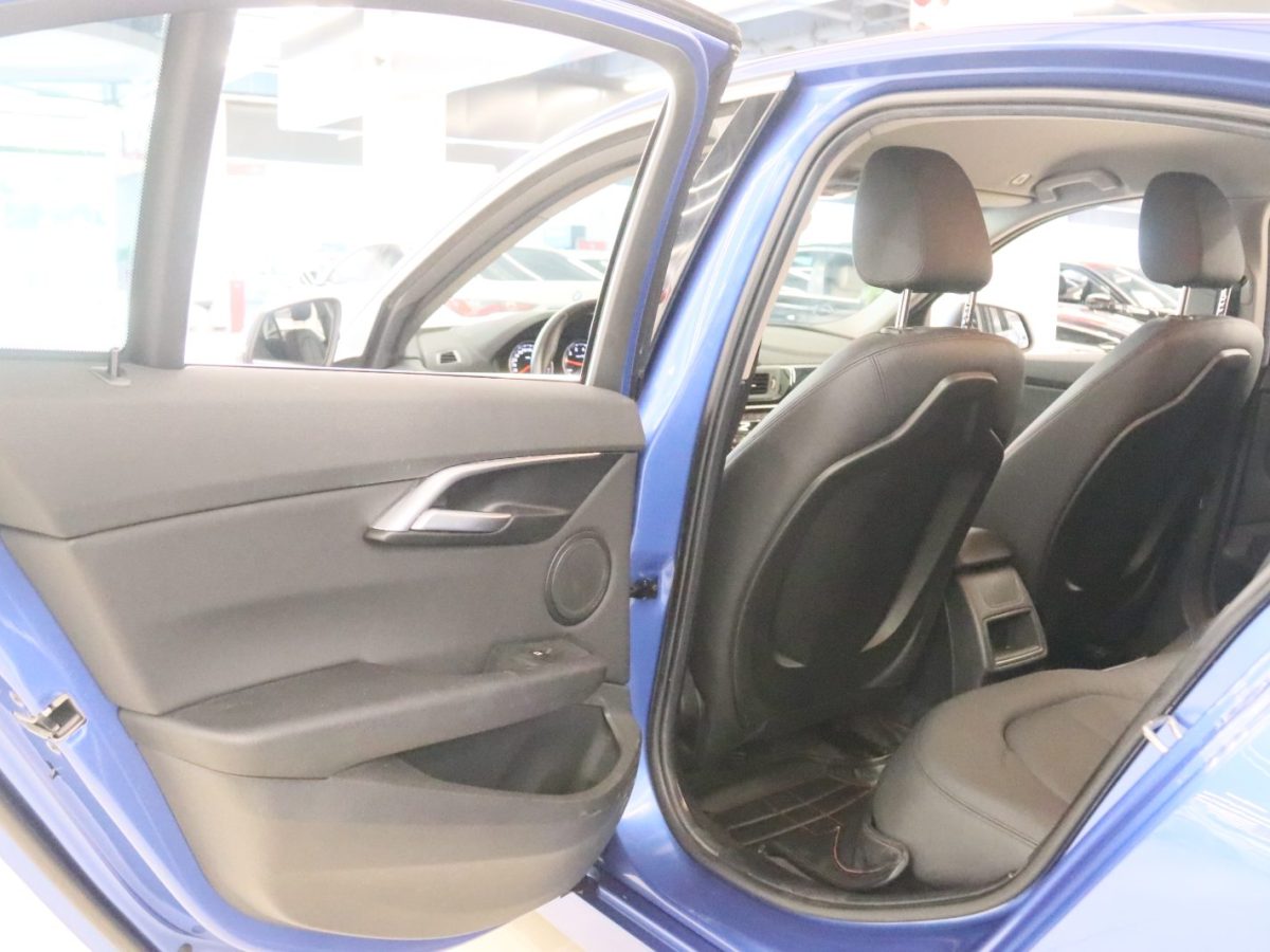 BMW 1 Series 2019 #13 BMW 1 Series 2019 car image #13