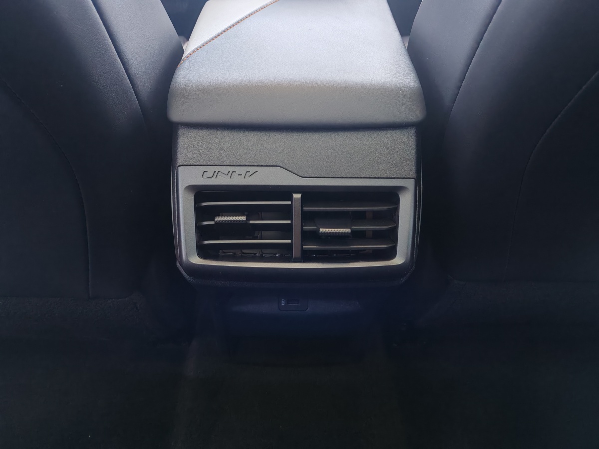 Changan UNI-V iDD 2024 #13 Changan UNI-V iDD 2024 car image #13