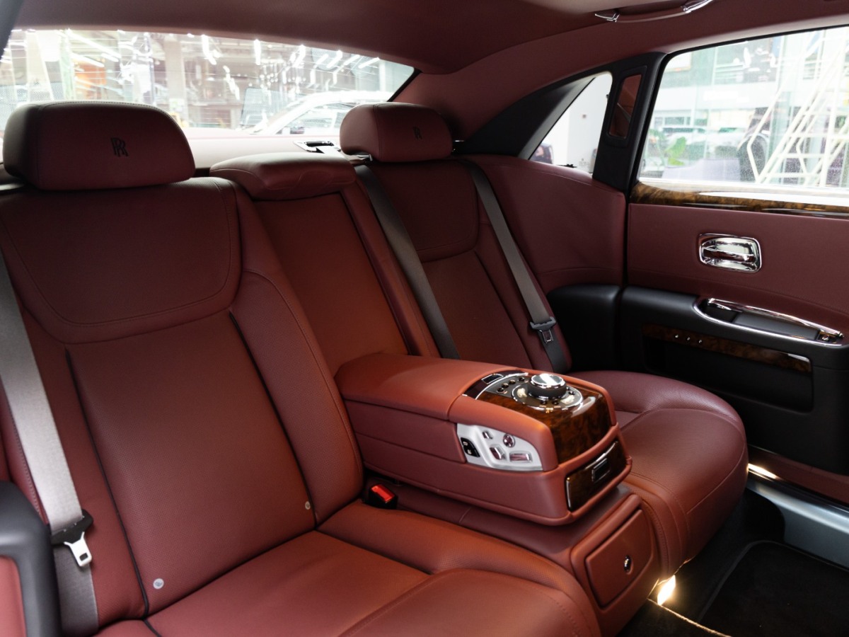 劳斯莱斯 古思特 2018 汽车图片 #13