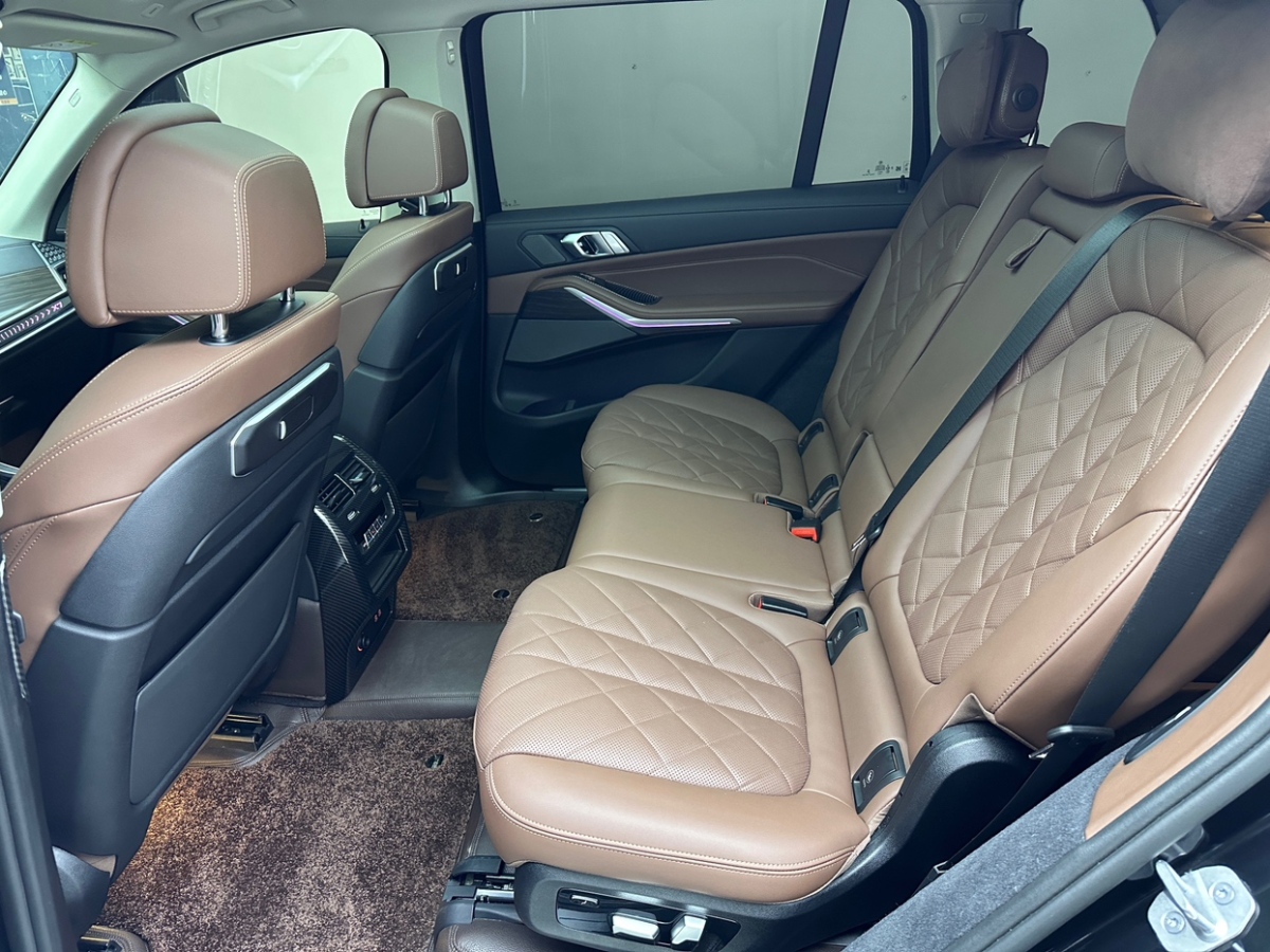 BMW X7 2024 car image #13