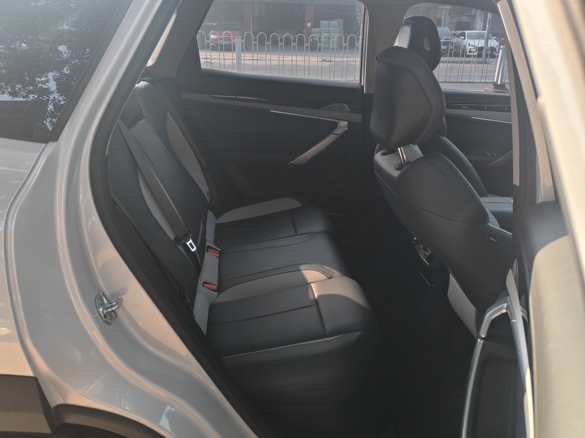 GEELY Boyue L 2024 car image #13