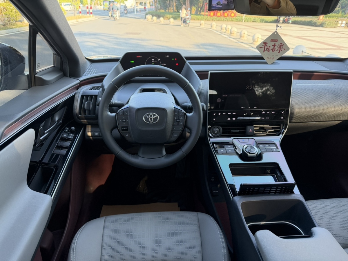 Toyota bZ4X 2022 изображение автомобиля #13