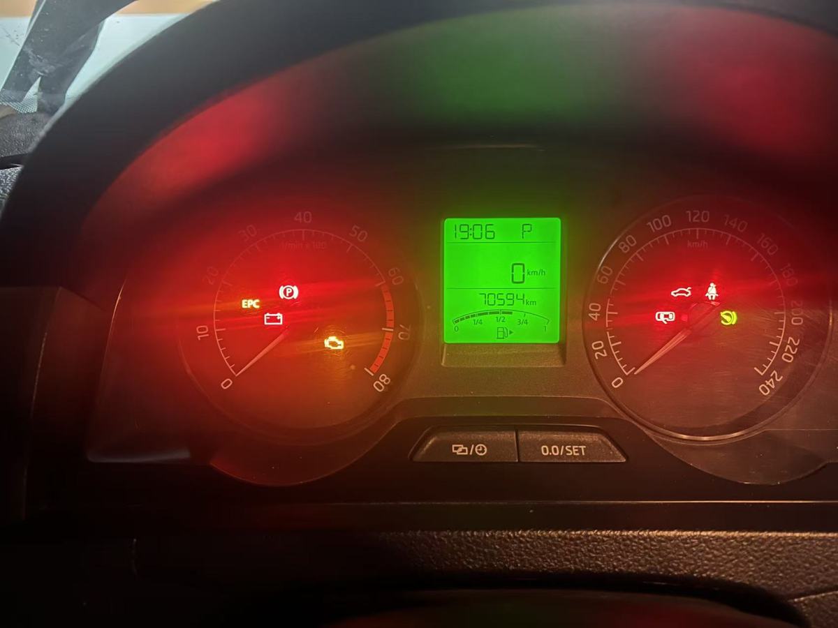 Skoda Rapid 2017 immagine di auto #13