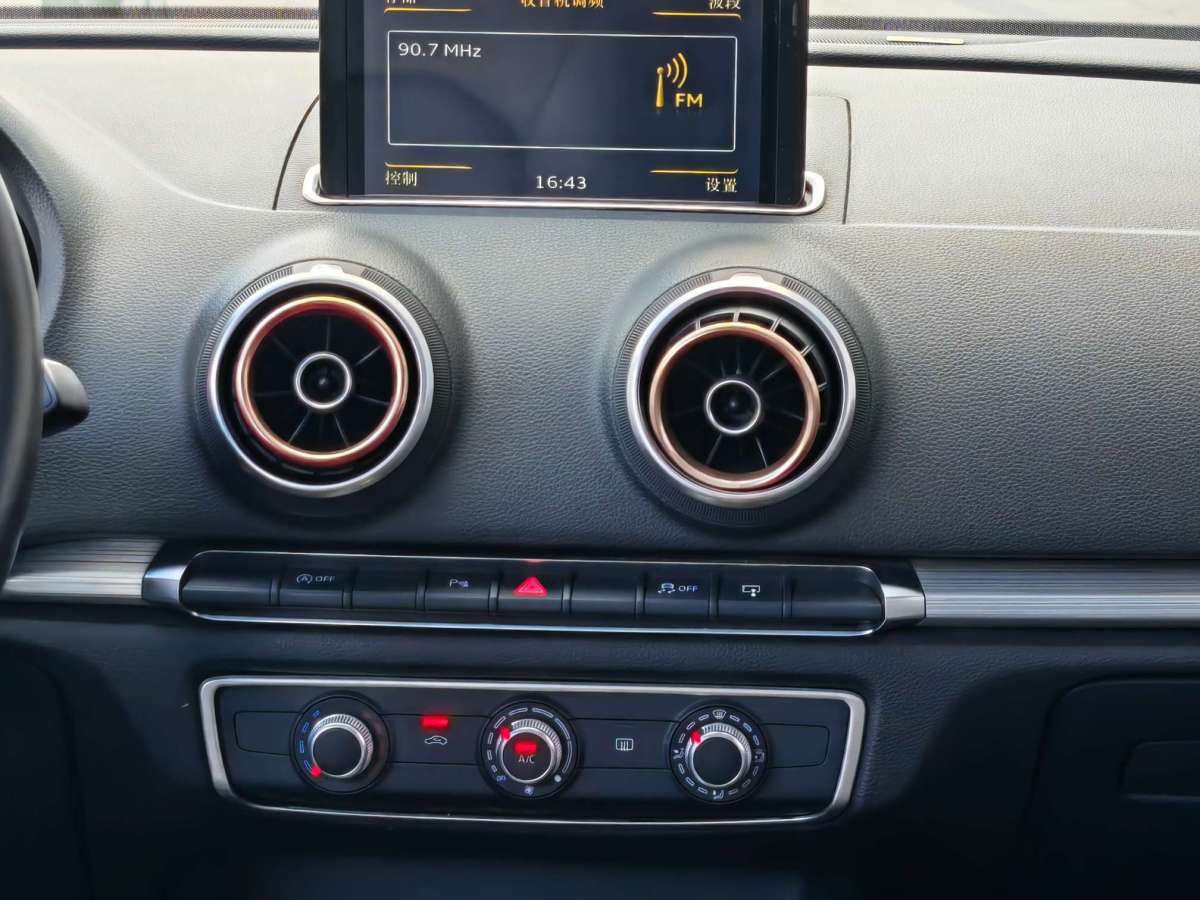 Audi A3 2016 car image #13