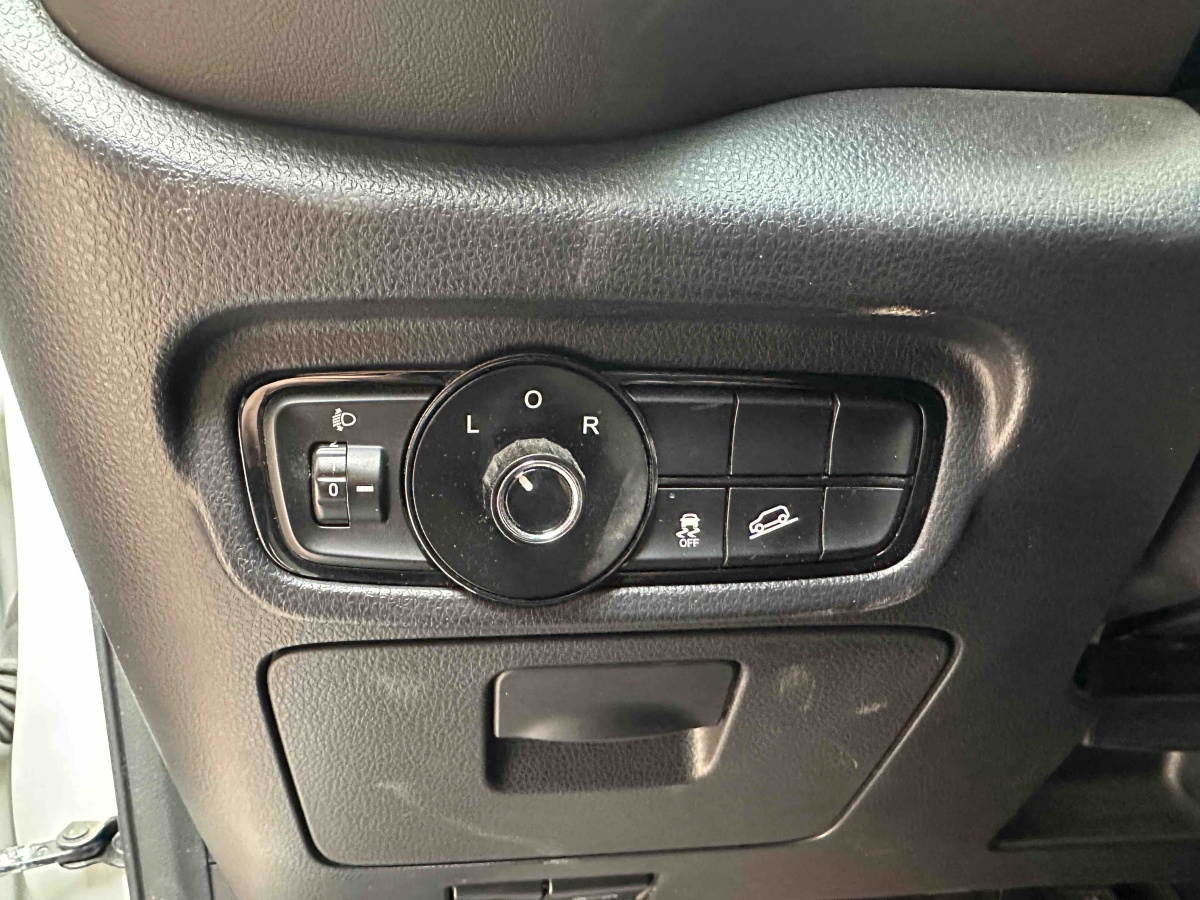 GAC Trumpchi GS3 2019 #13 GAC Trumpchi GS3 2019 car image #13