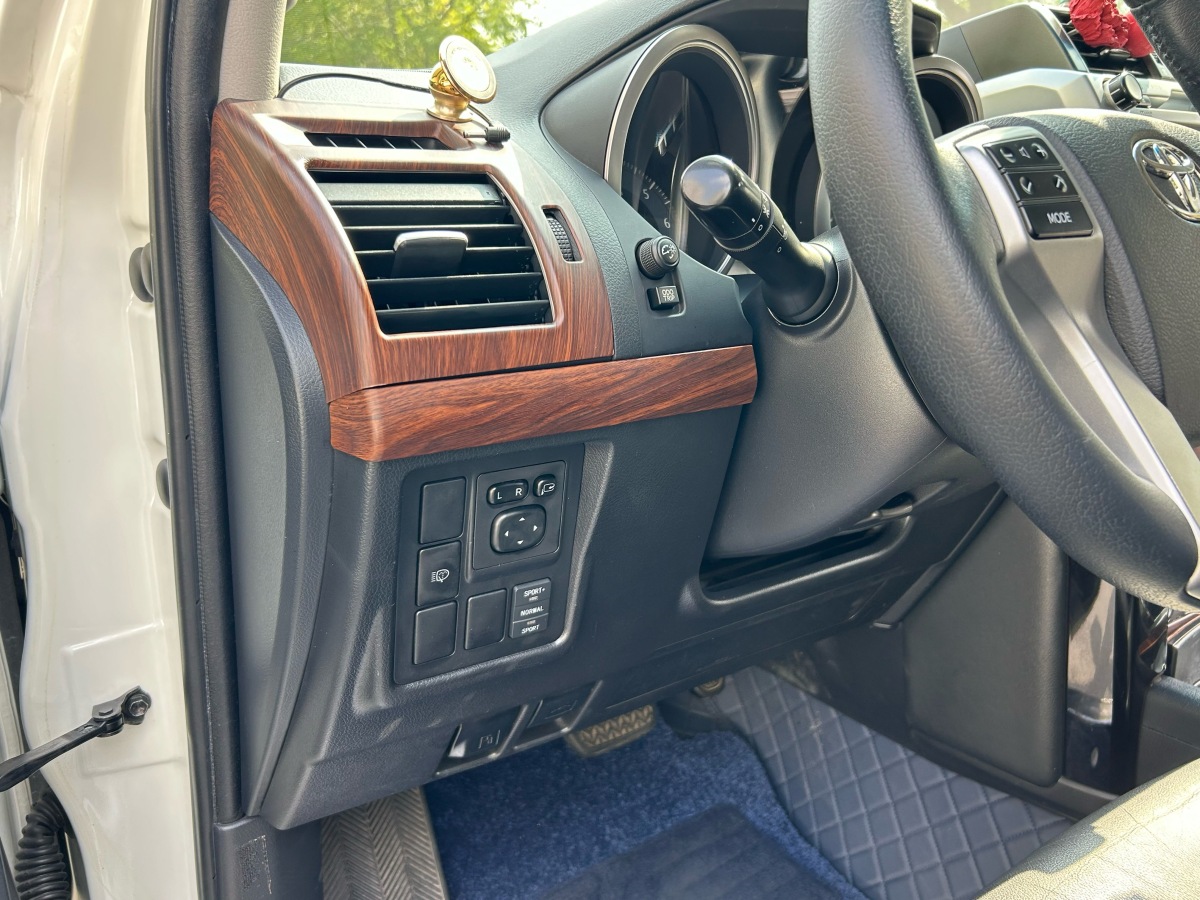 Toyota Land Cruiser Prado 2017 car image #13