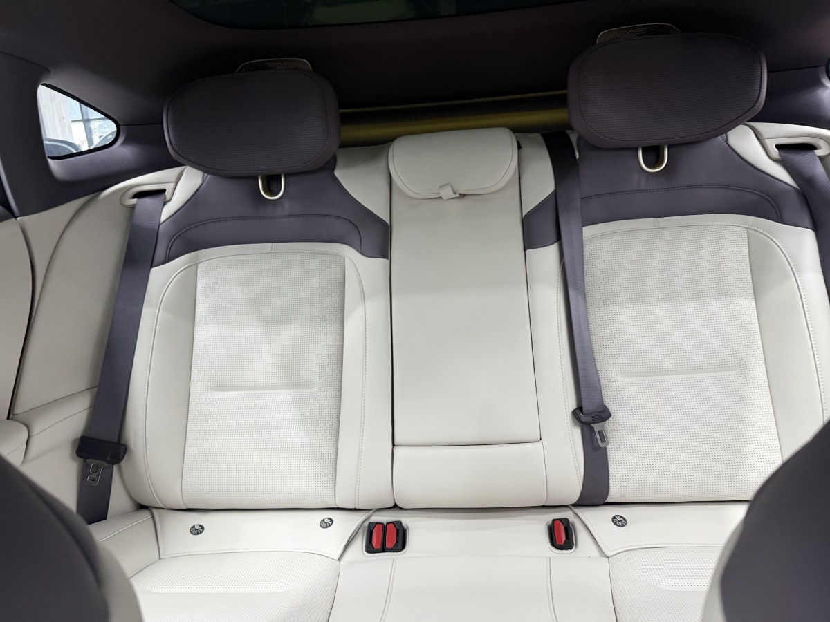 Avatr 06 2025 car image #13