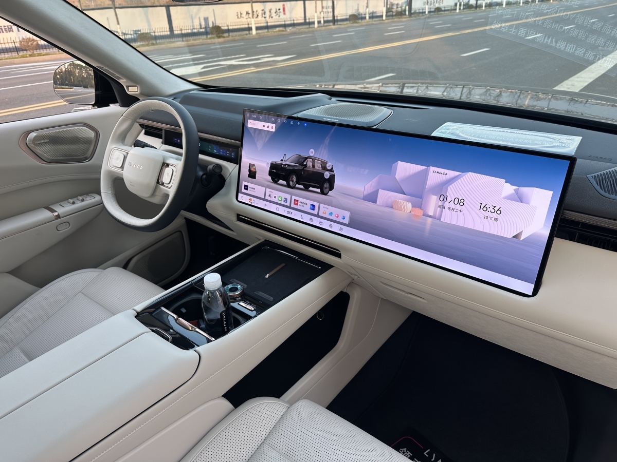 Lynk & Co 900 2025 car image #13