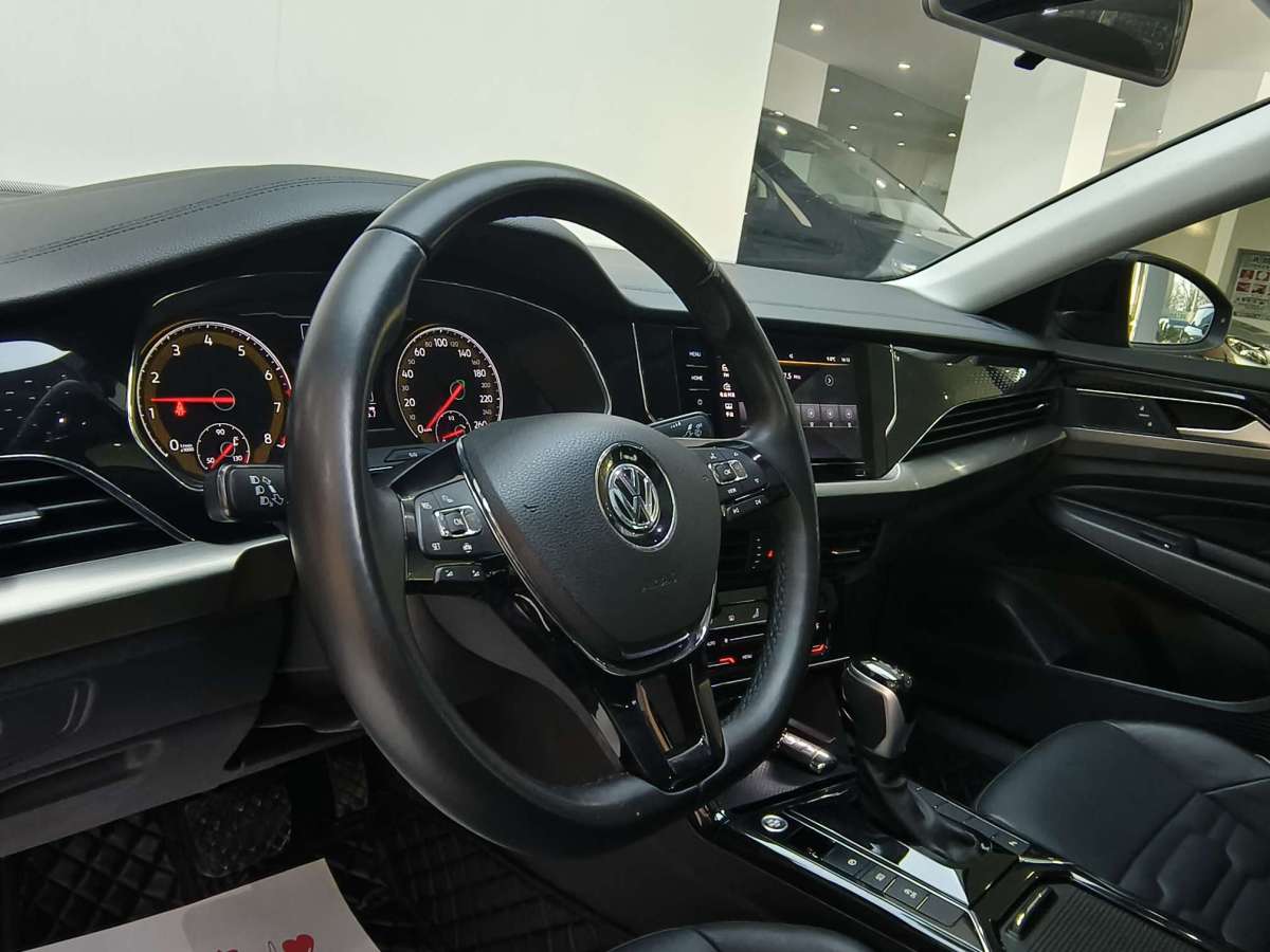 Volkswagen Passat 2020 car image #13