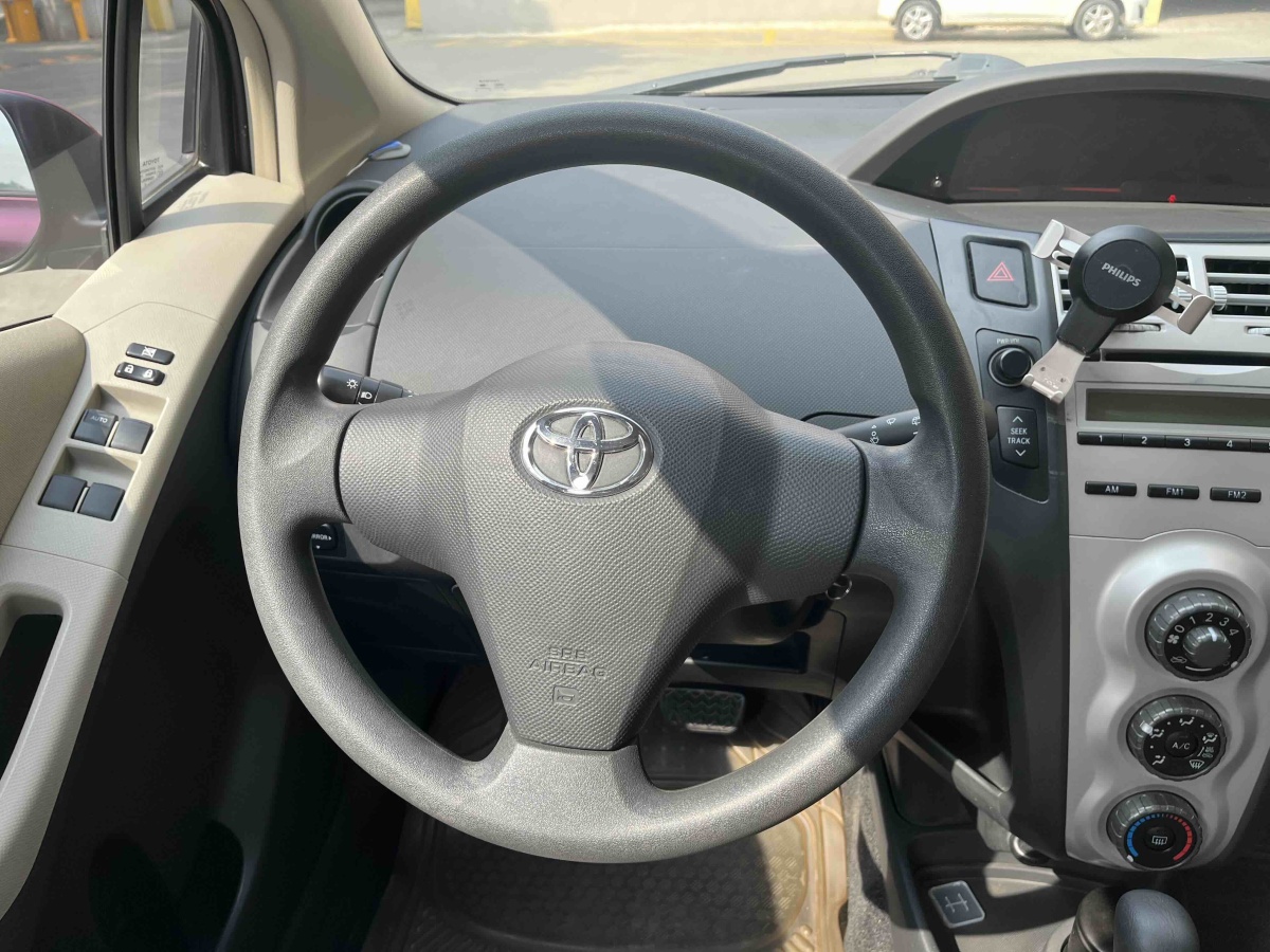 Toyota Yaris 2010 imagem de carro #13