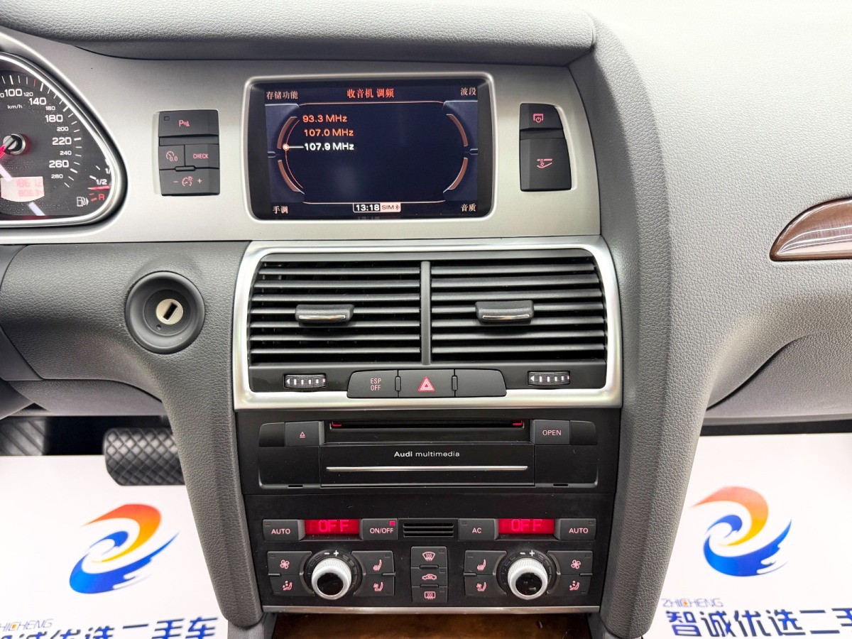 Audi Q7 2010 car image #13