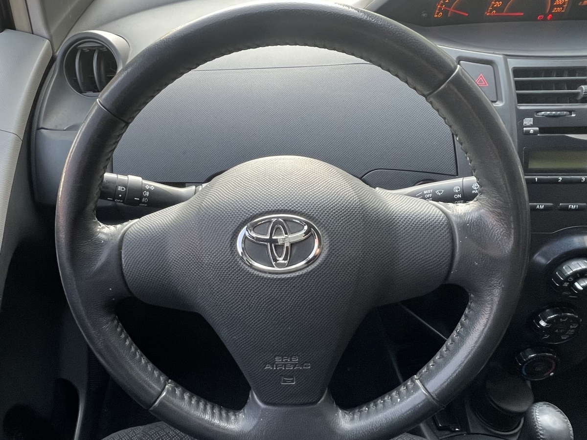 Toyota Yaris 2009 car image #13