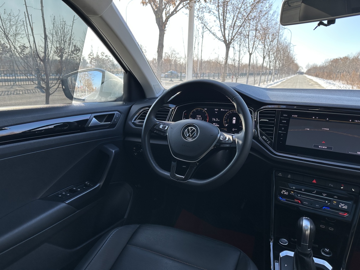 Volkswagen T-Roc 2021 car image #13