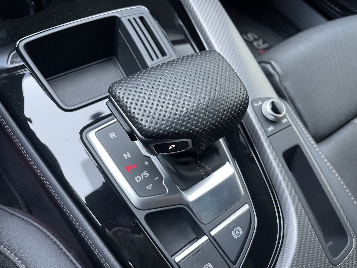 Audi A4L 2024 car image #13