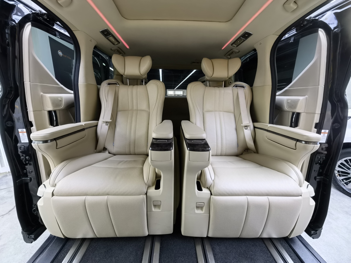 Toyota Alphard 2018 car image #13