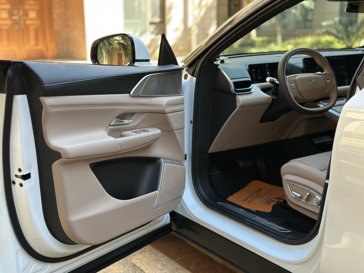 Xpeng G9 2025 imagem de carro #13