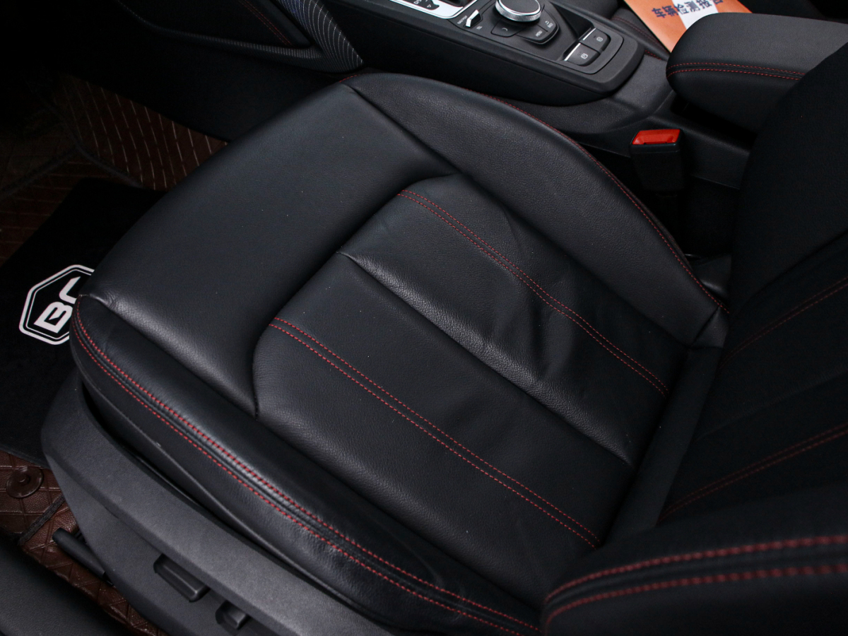 Audi Q2L 2021 immagine di auto #13