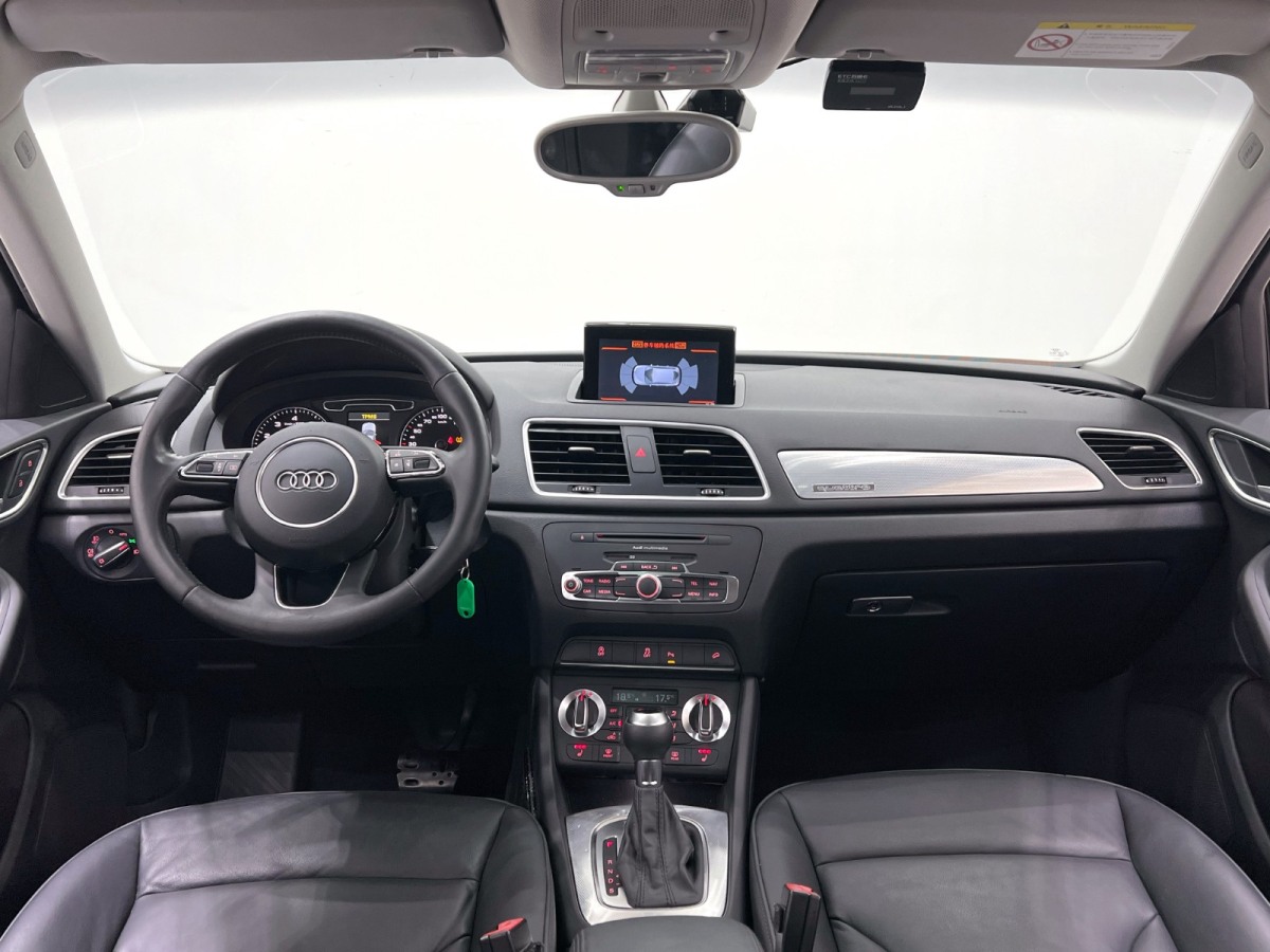 Audi Q3 2015 car image #13