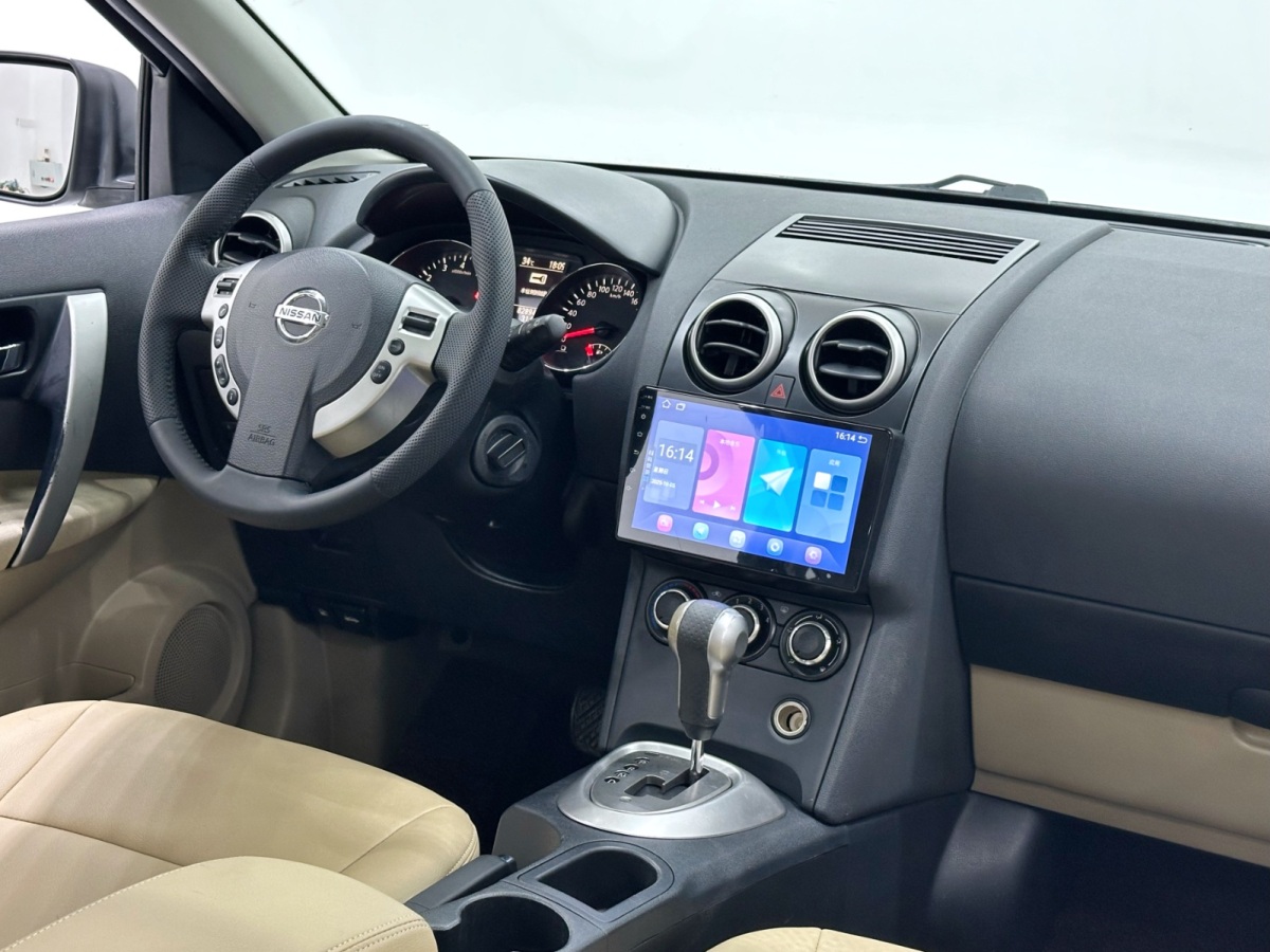 Nissan 2015 car image #13