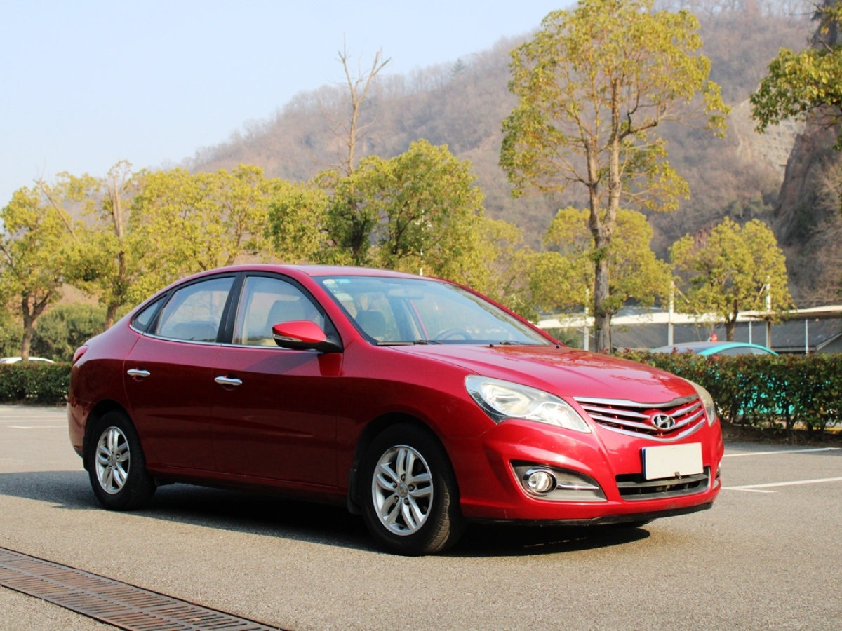 Hyundai 2012 car image #13