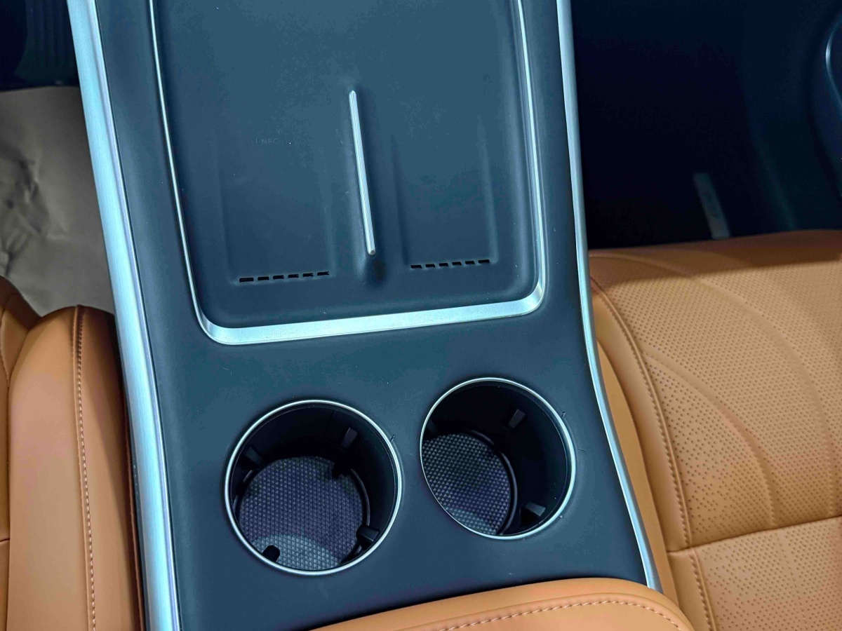 Xpeng G9 2025 صورة سيارة #13