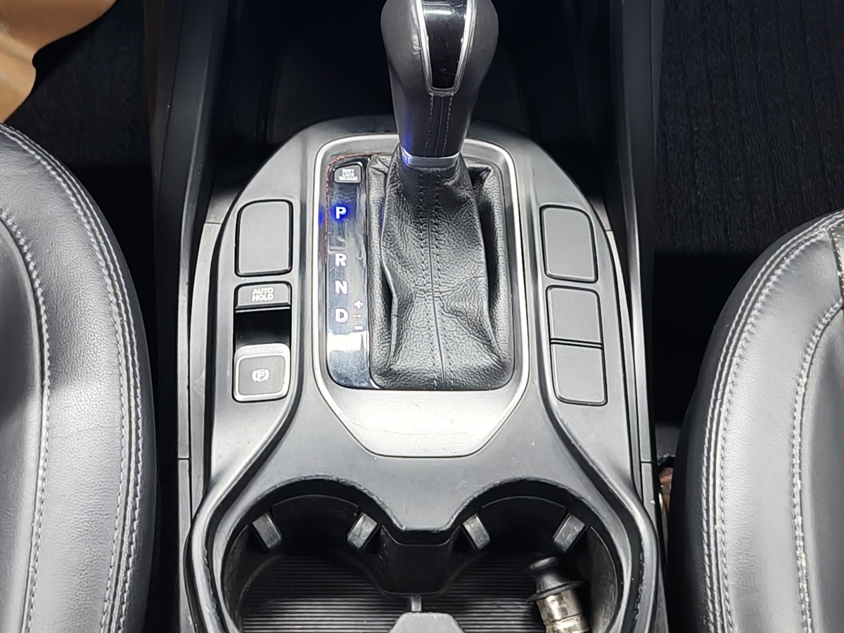 Hyundai Santa Fe 2013 car image #13