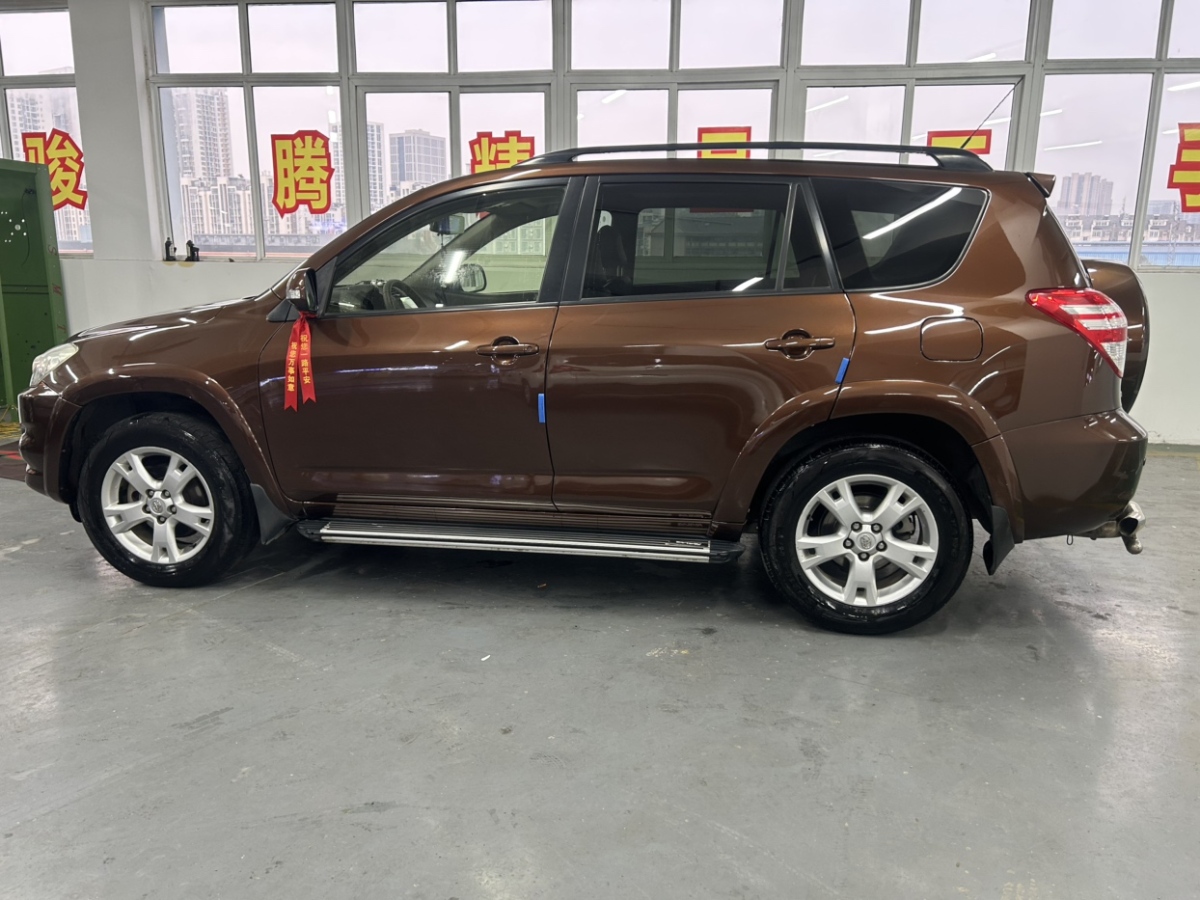 Toyota RAV4 2013 car image #13