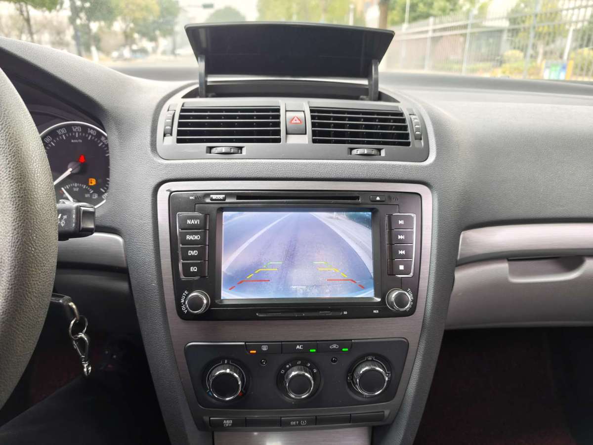 Skoda Octavia 2013 immagine di auto #13