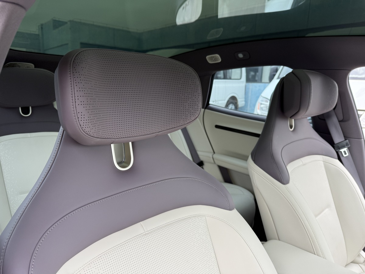 Avatr 06 2025 car image #13