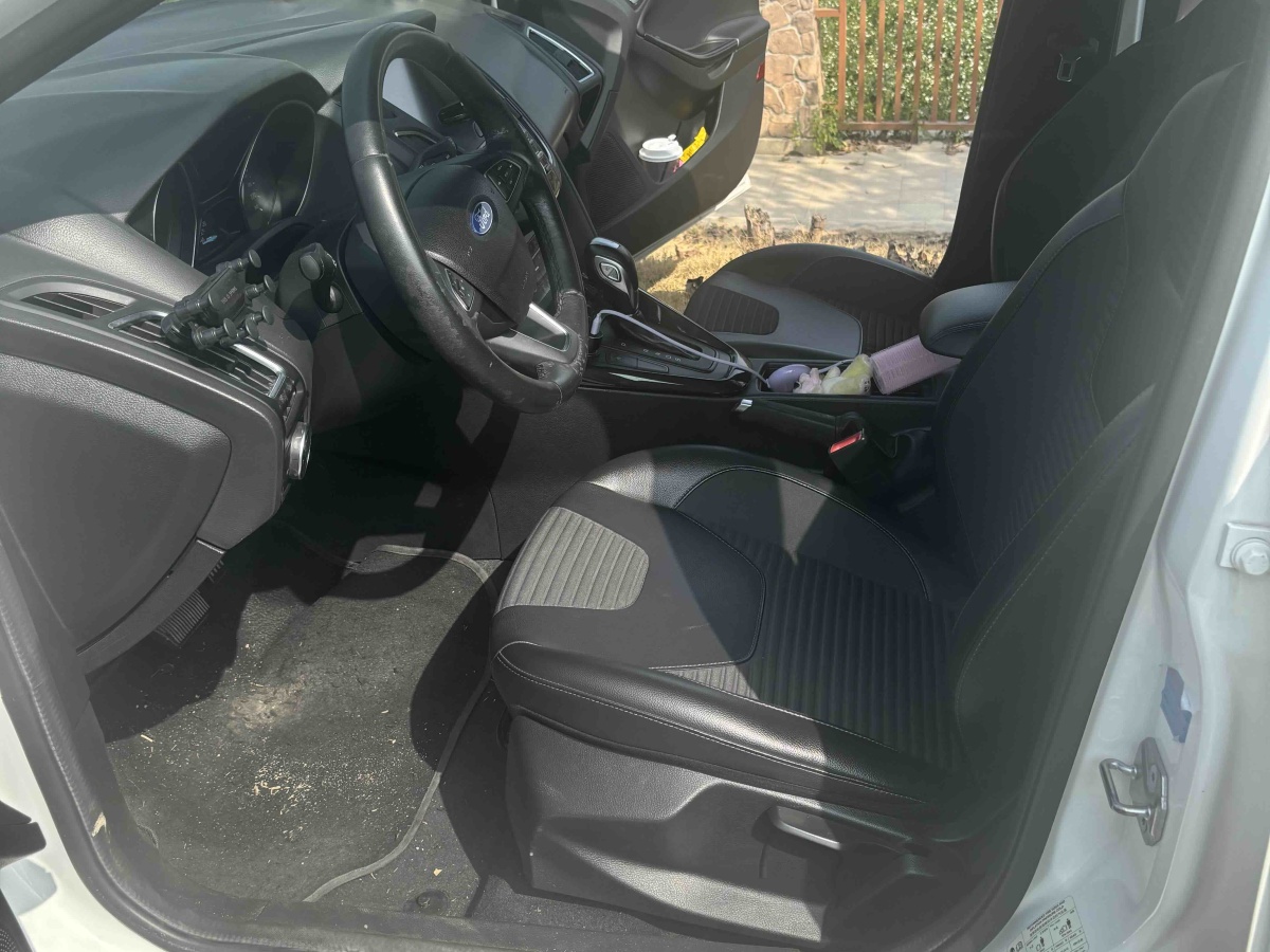 Ford Focus 2017 car image #13