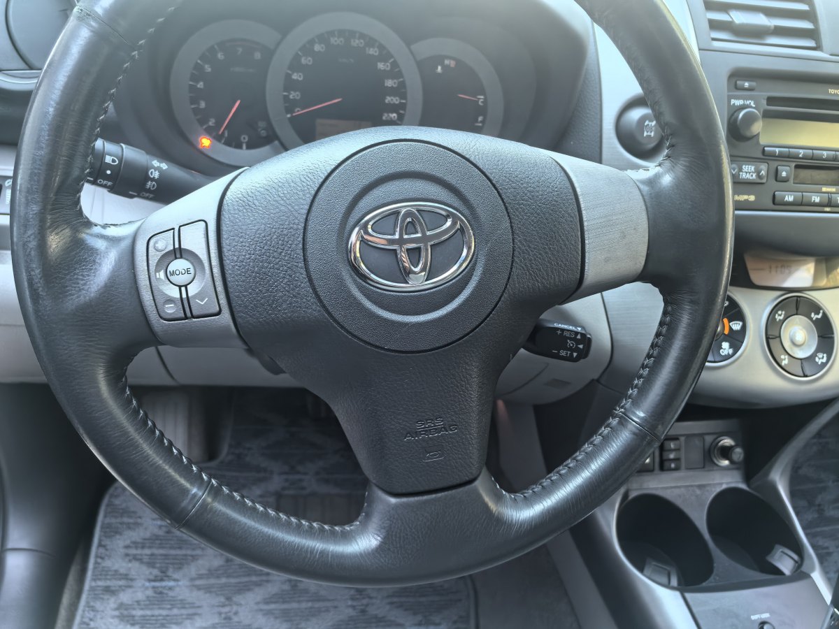 Toyota RAV4 (Imported) 2008 image de voiture #13
