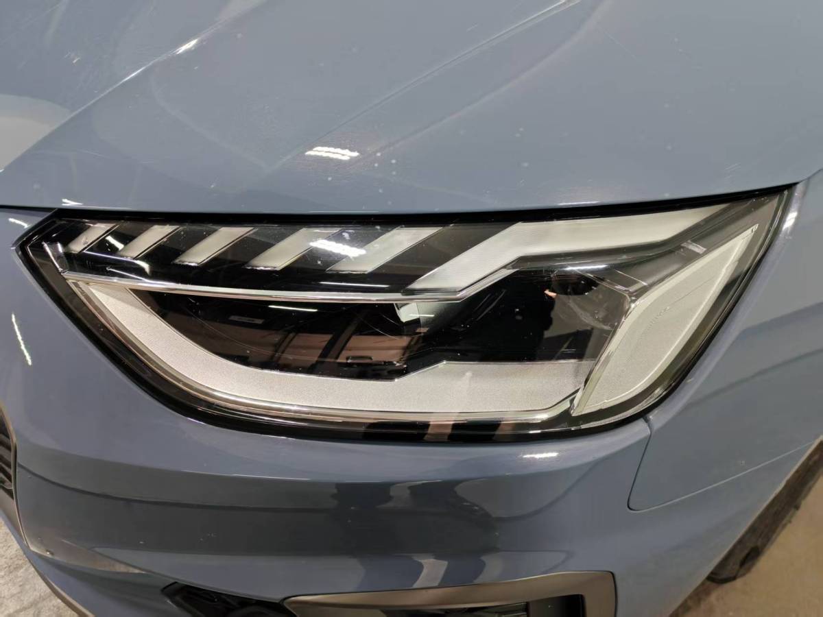 Audi A4L 2022 car image #13