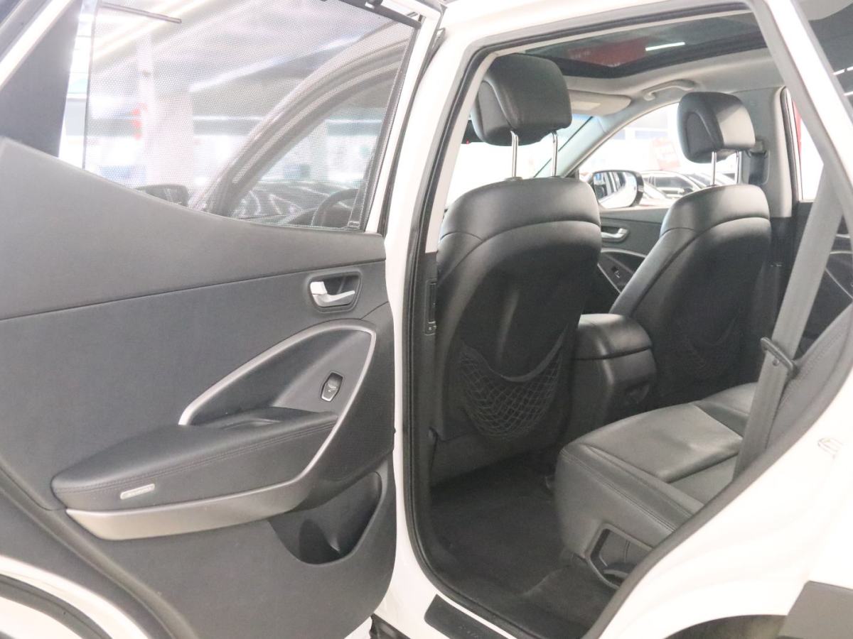 Hyundai Santa Fe 2015 car image #13