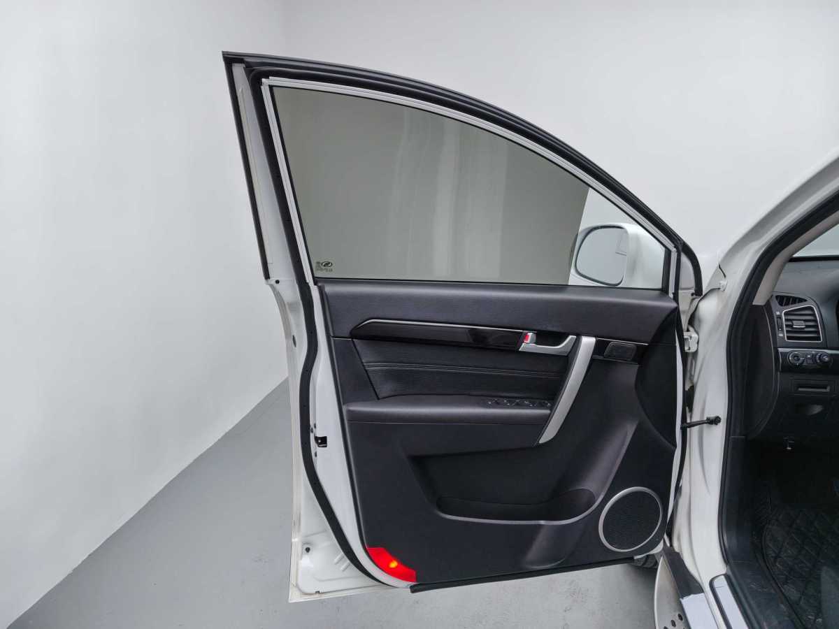 Chevrolet Captiva 2016 car image #13