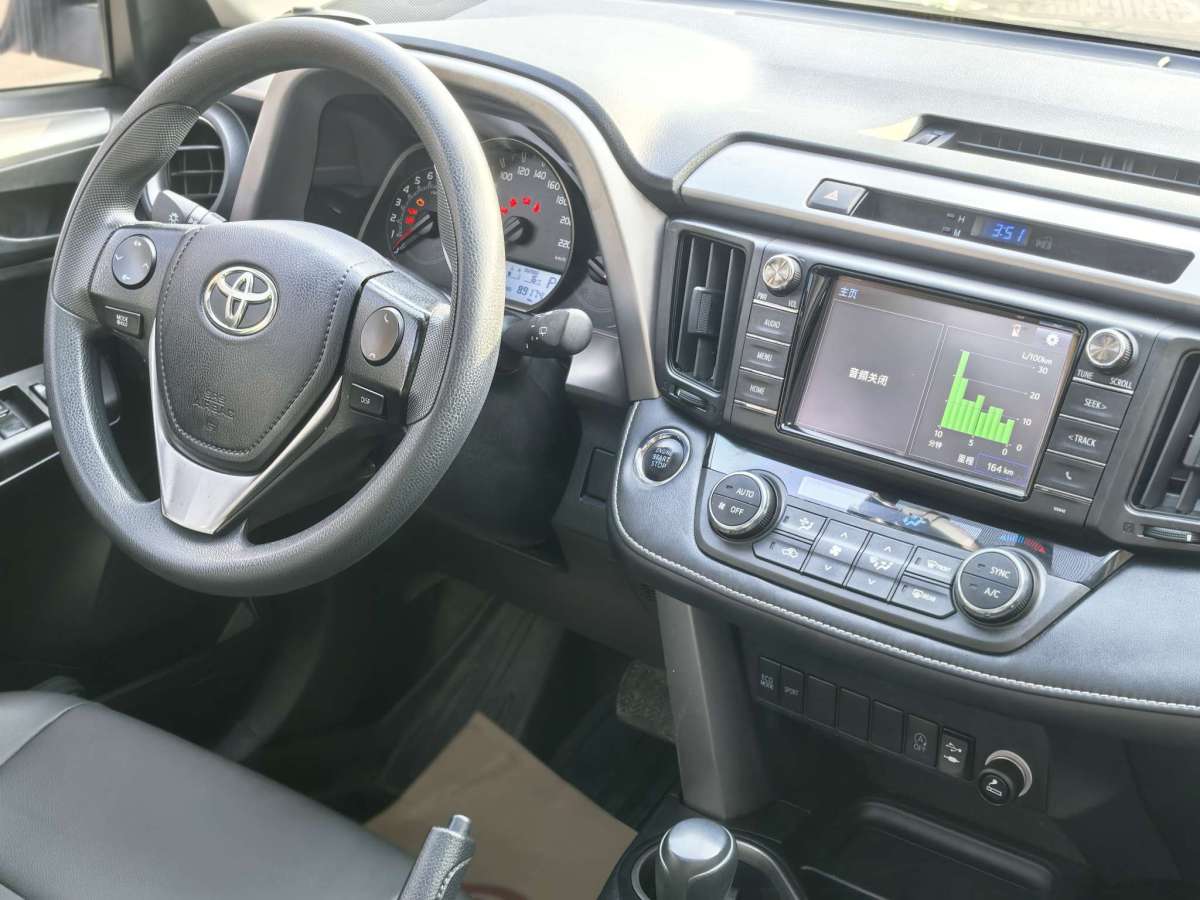Toyota RAV4 2019 #13 Toyota RAV4 2019 car image #13