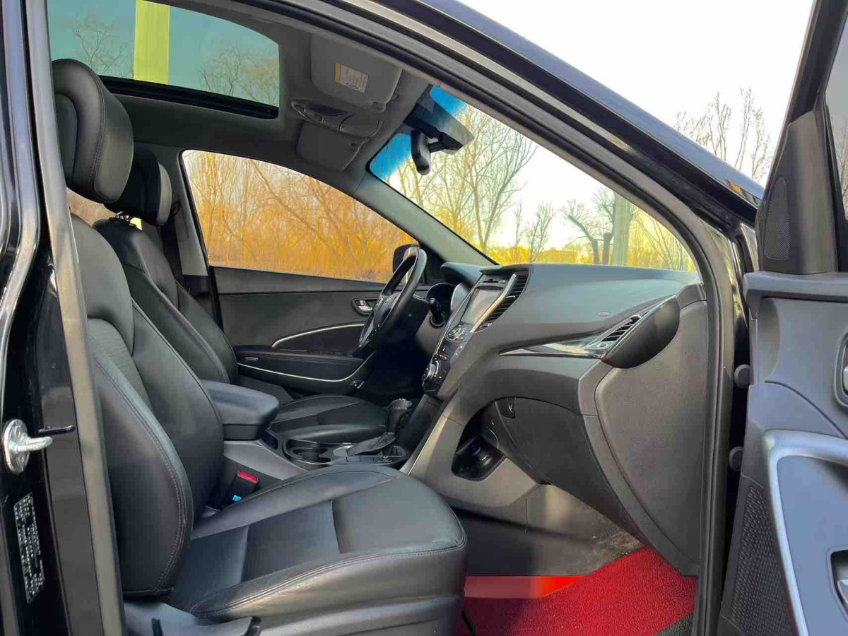 Hyundai Santa Fe 2013 car image #13