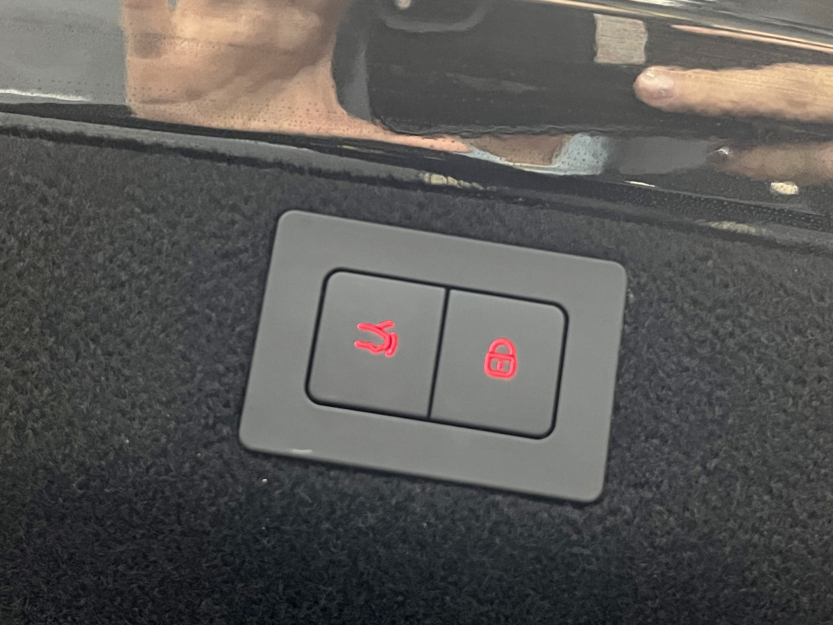 Denza Z9 2024 car image #13