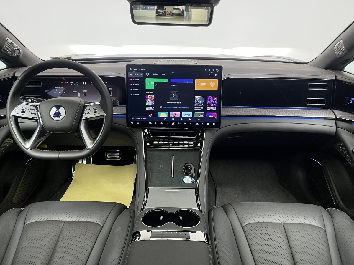 Denza Z9 2024 car image #13