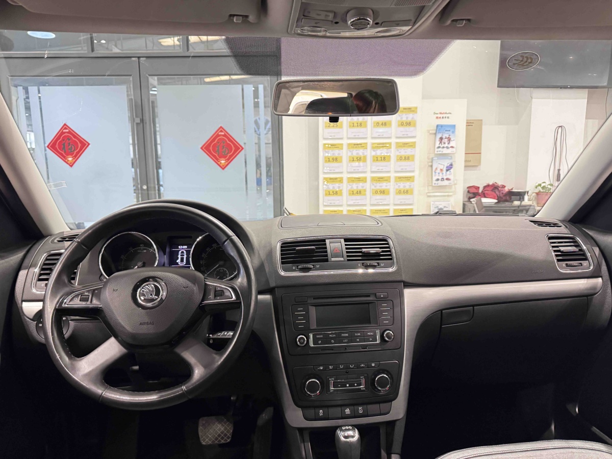 Skoda Yeti 2015 car image #13