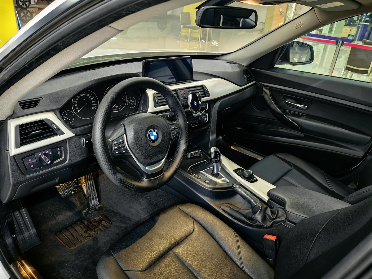 BMW 3 Series GT 2017 immagine di auto #13