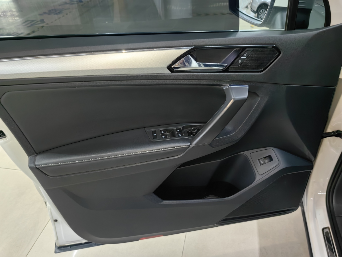 Volkswagen Tiguan L 2018 #13 Volkswagen Tiguan L 2018 car image #13