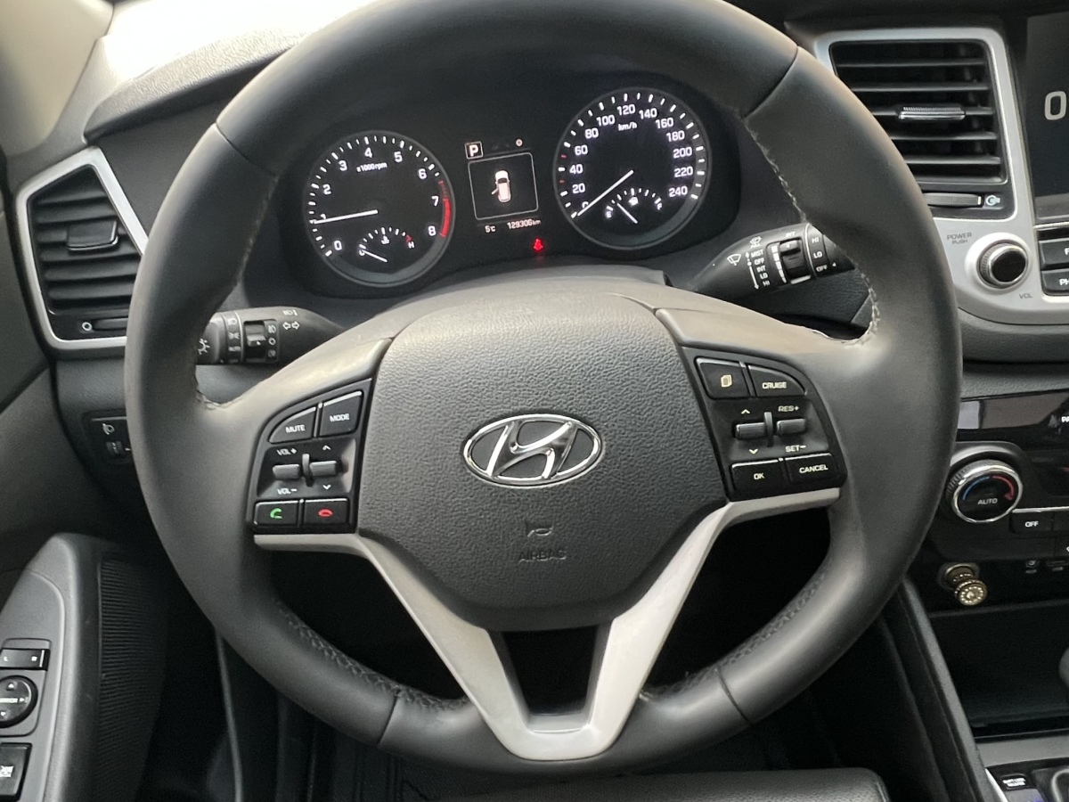 Hyundai Tucson 2017 immagine di auto #13